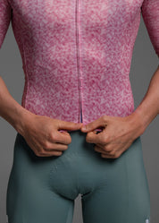 PINK PIXEL JERSEY + EUCALYPTO BIBS + WHITE/GREY SOCKS