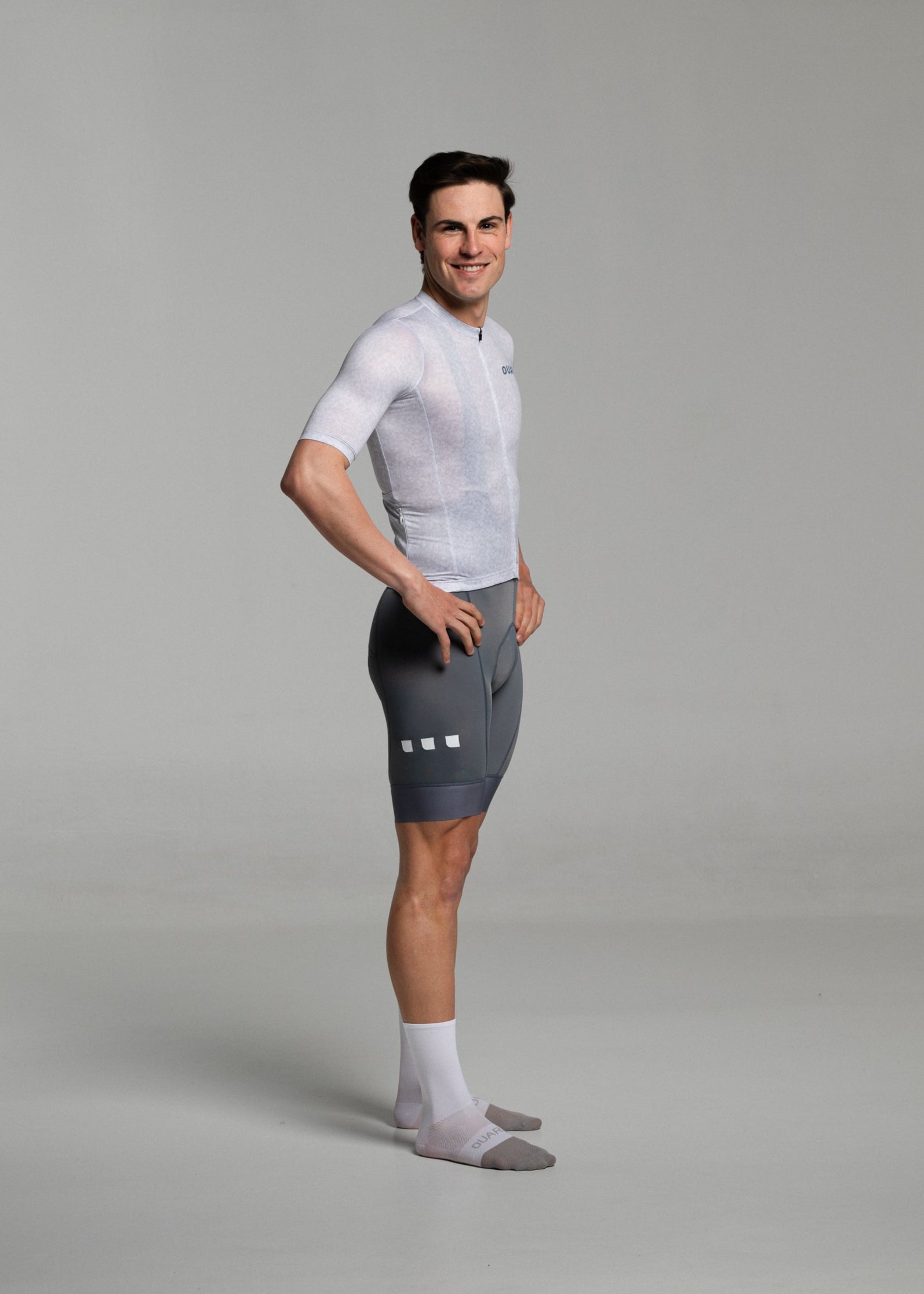 GREY PIXEL JERSEY + TITANIUM BIBS + WHITE/GREY SOCKS