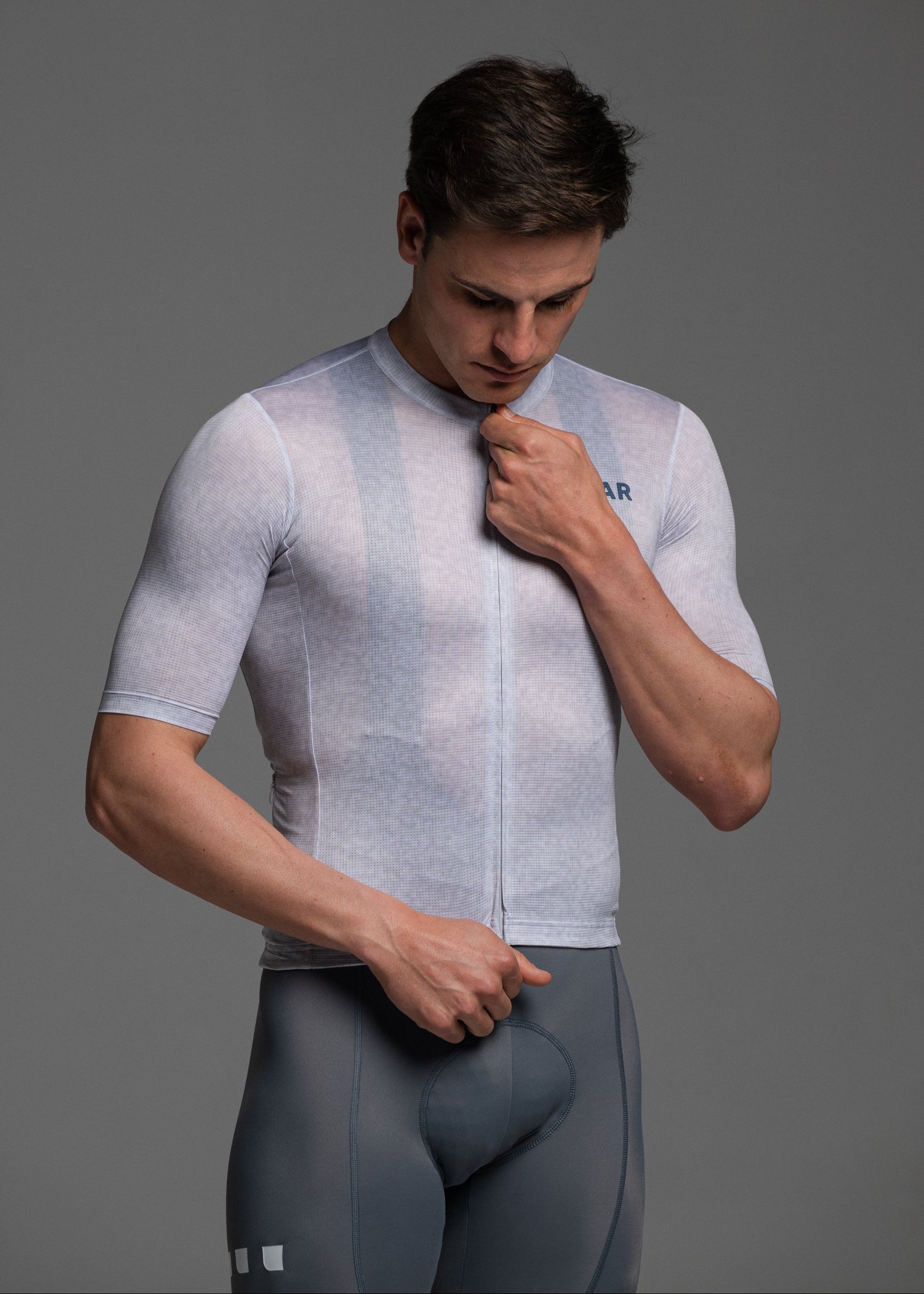 GREY PIXEL JERSEY + TITANIUM BIBS + WHITE/GREY SOCKS