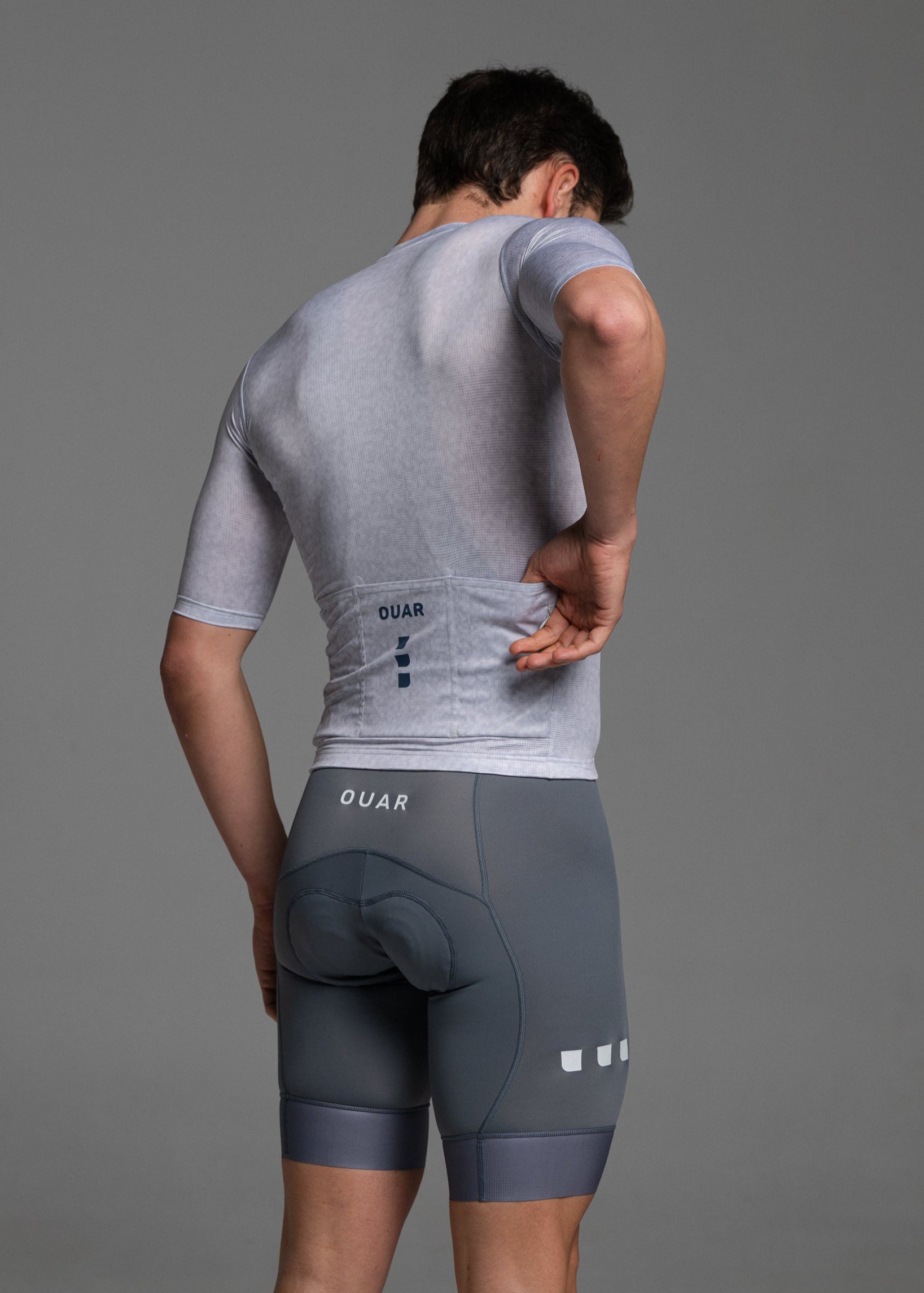 GREY PIXEL JERSEY + TITANIUM BIBS + WHITE/GREY SOCKS