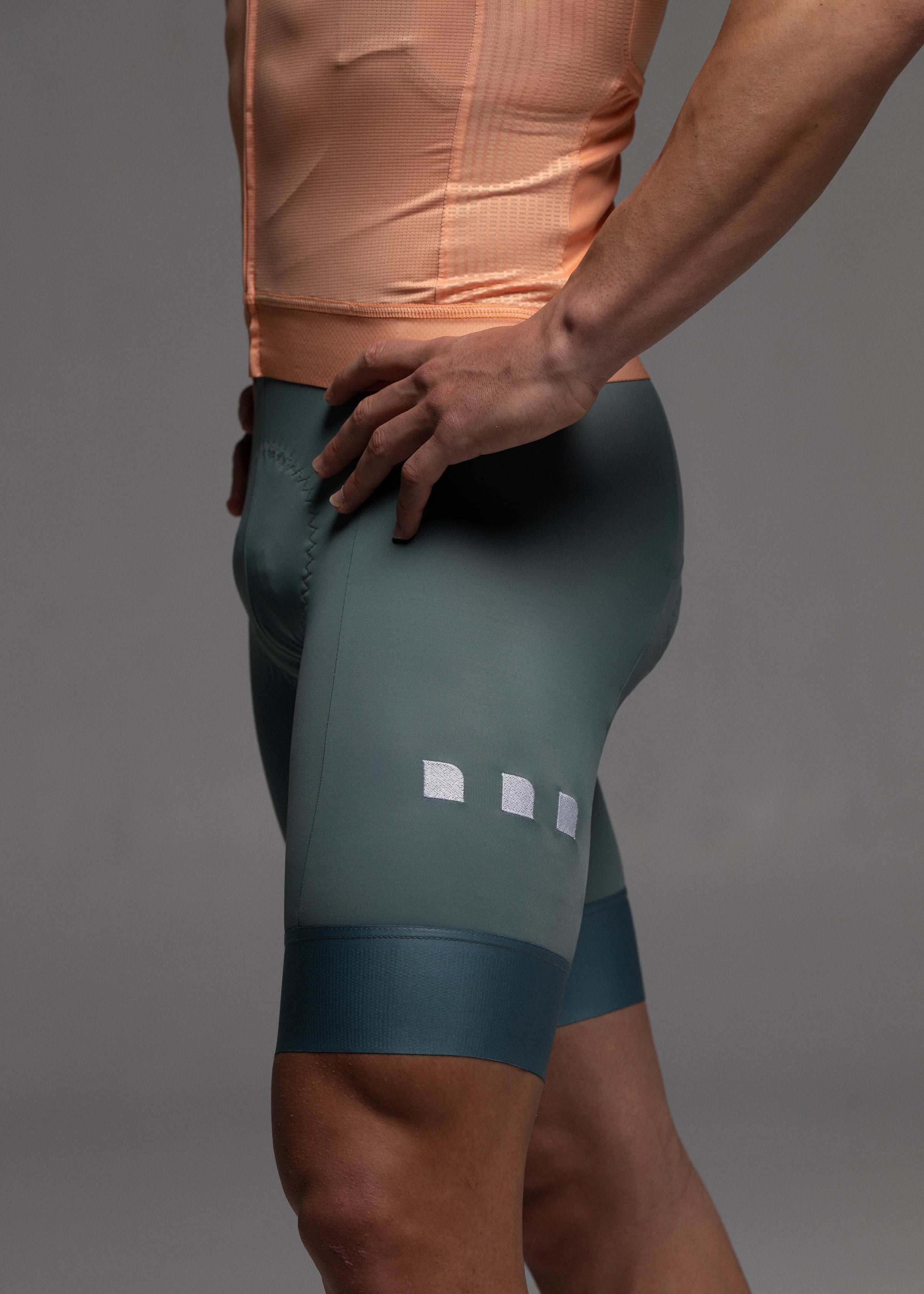 PEACH JERSEY + EUCALYPTO BIBS + WHITE/GREY SOCKS