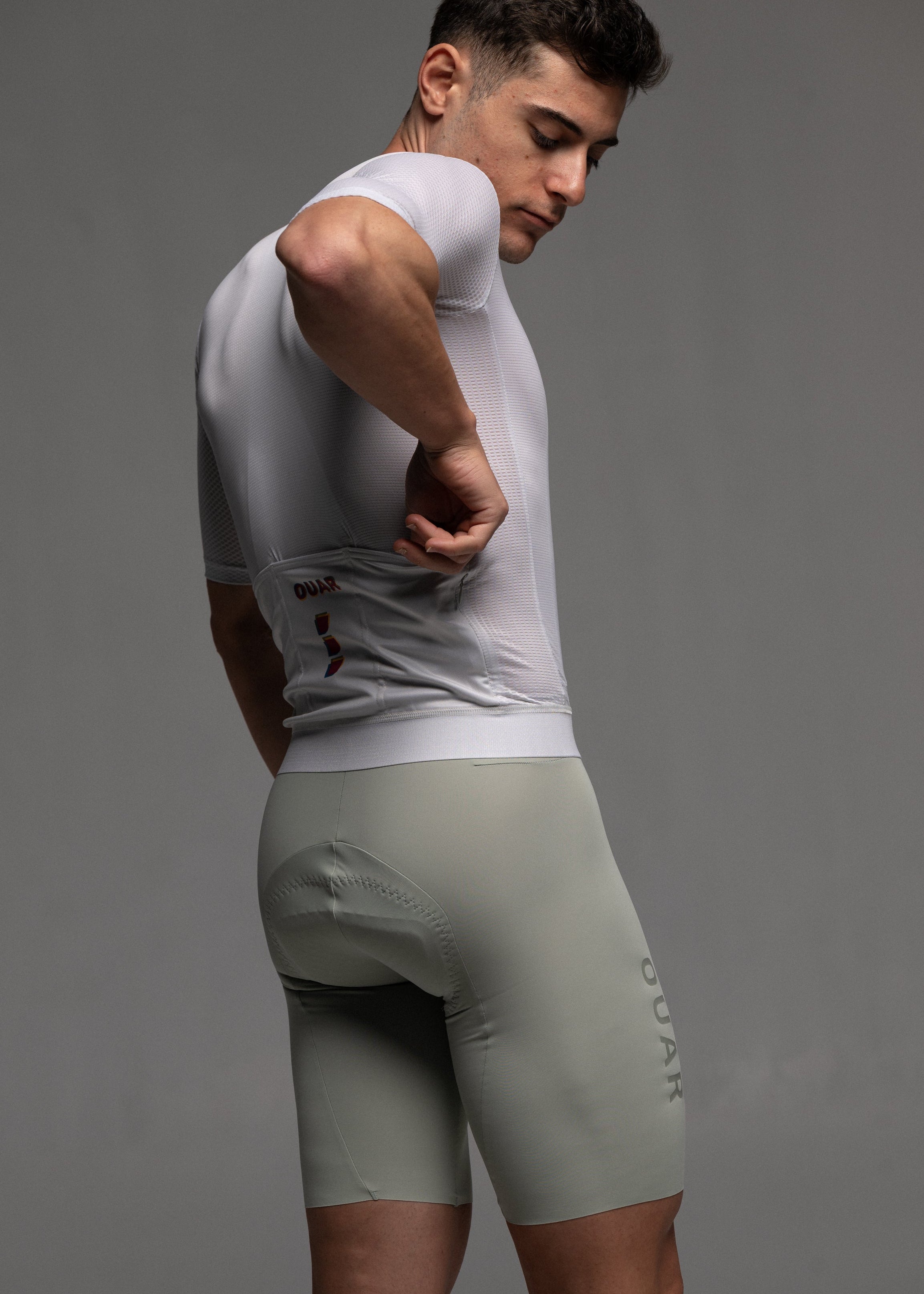DIZZY WHITE JERSEY + WARM GREY BIBS + WHITE/GREY SOCKS