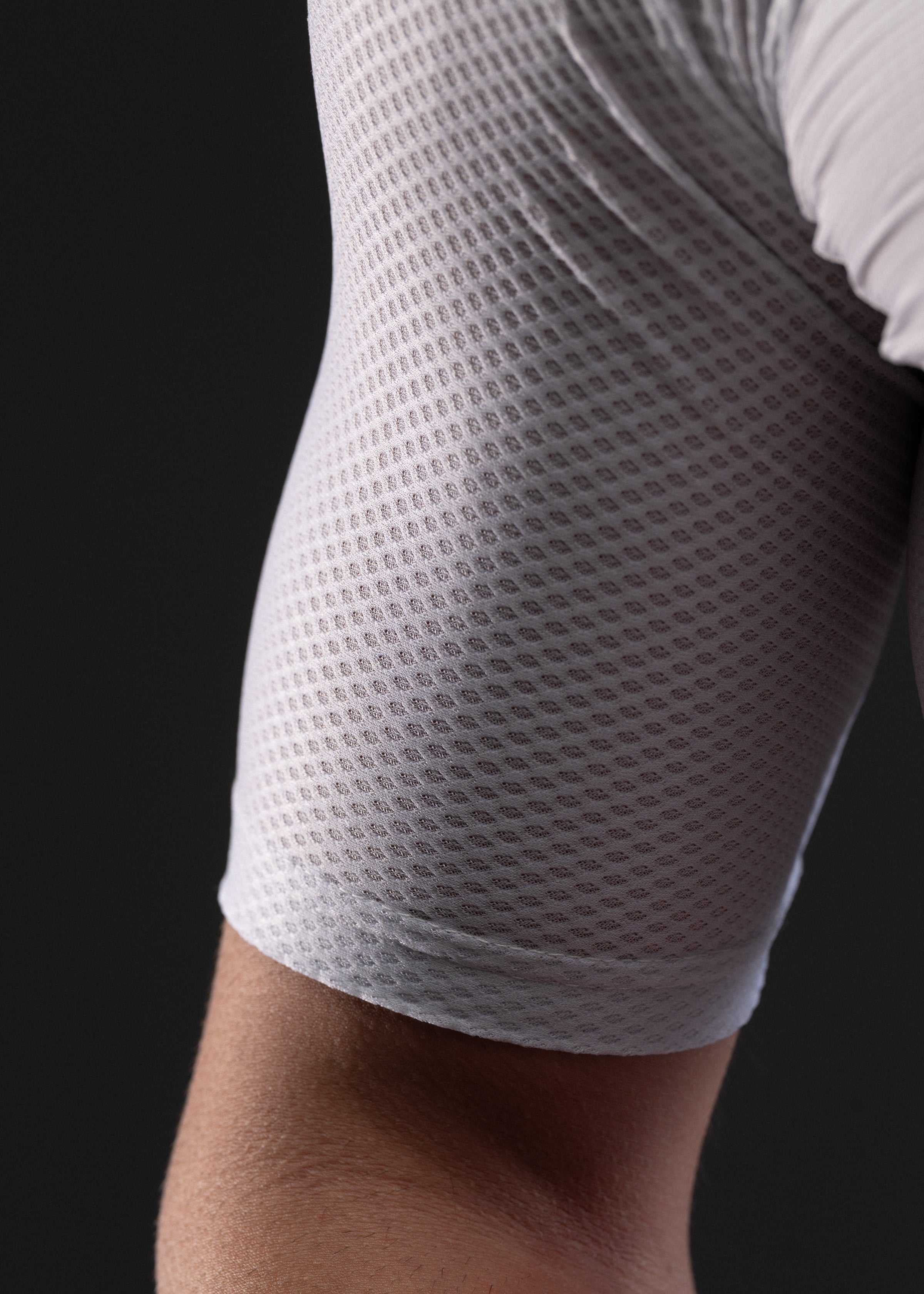 DIZZY WHITE JERSEY + AQUAMARINE BIBS + WHITE/GREY SOCKS