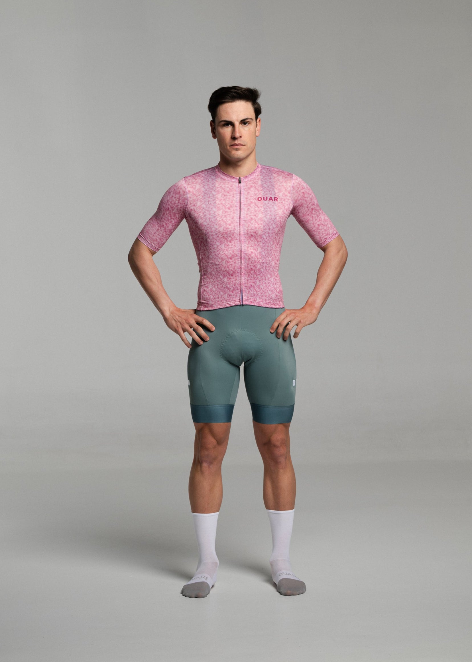 PINK PIXEL JERSEY + EUCALYPTO BIBS + WHITE/GREY SOCKS