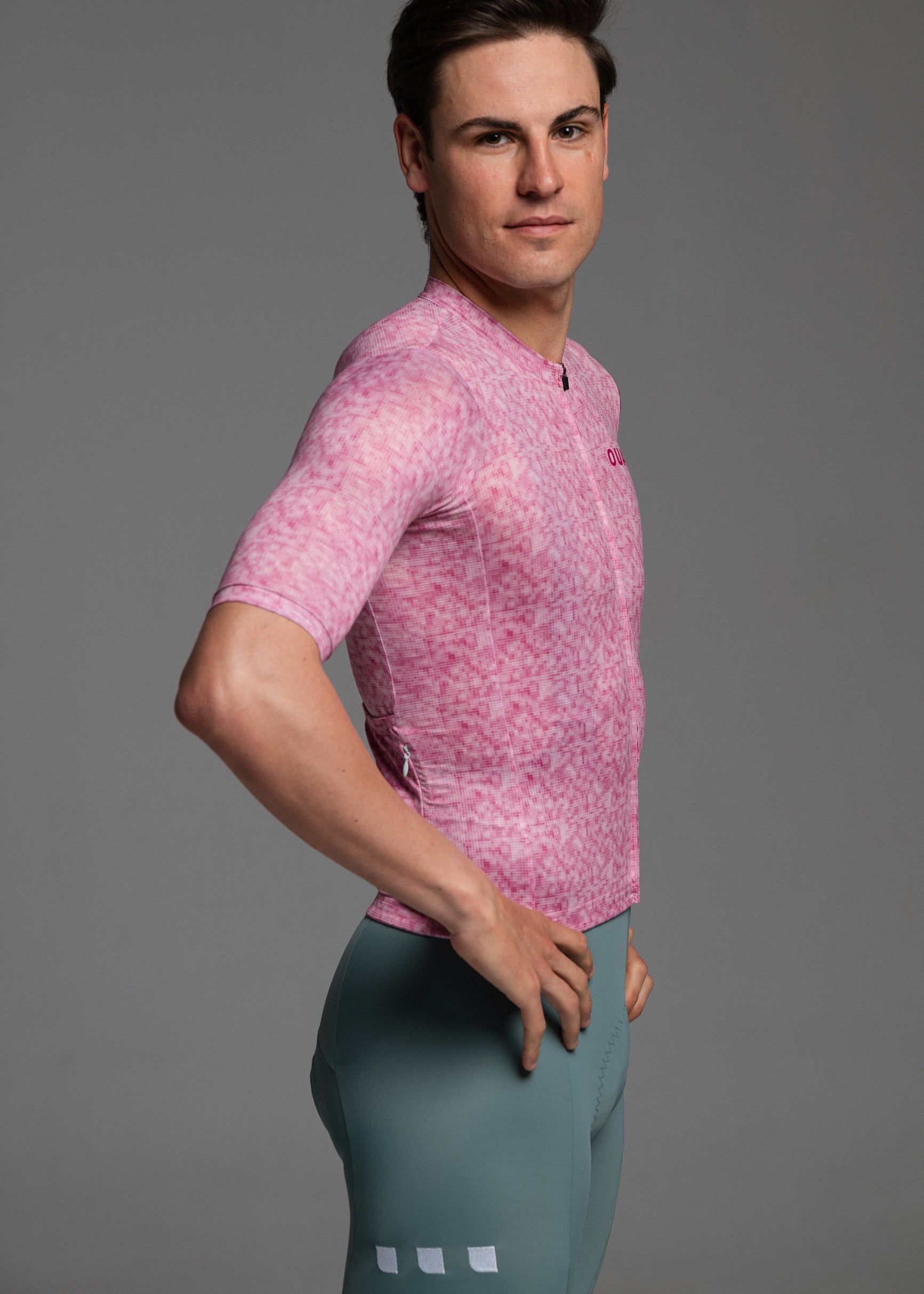 PINK PIXEL JERSEY + EUCALYPTO BIBS + WHITE/GREY SOCKS