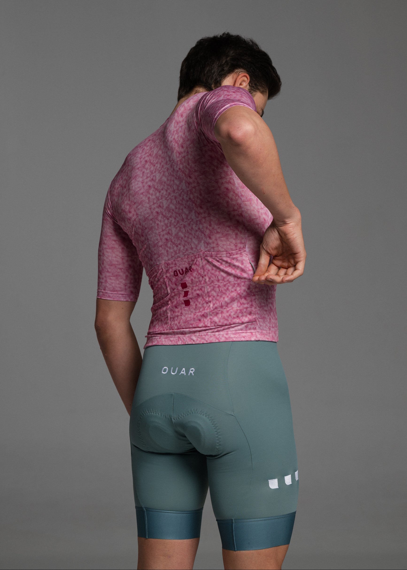 PINK PIXEL JERSEY + EUCALYPTO BIBS + WHITE/GREY SOCKS