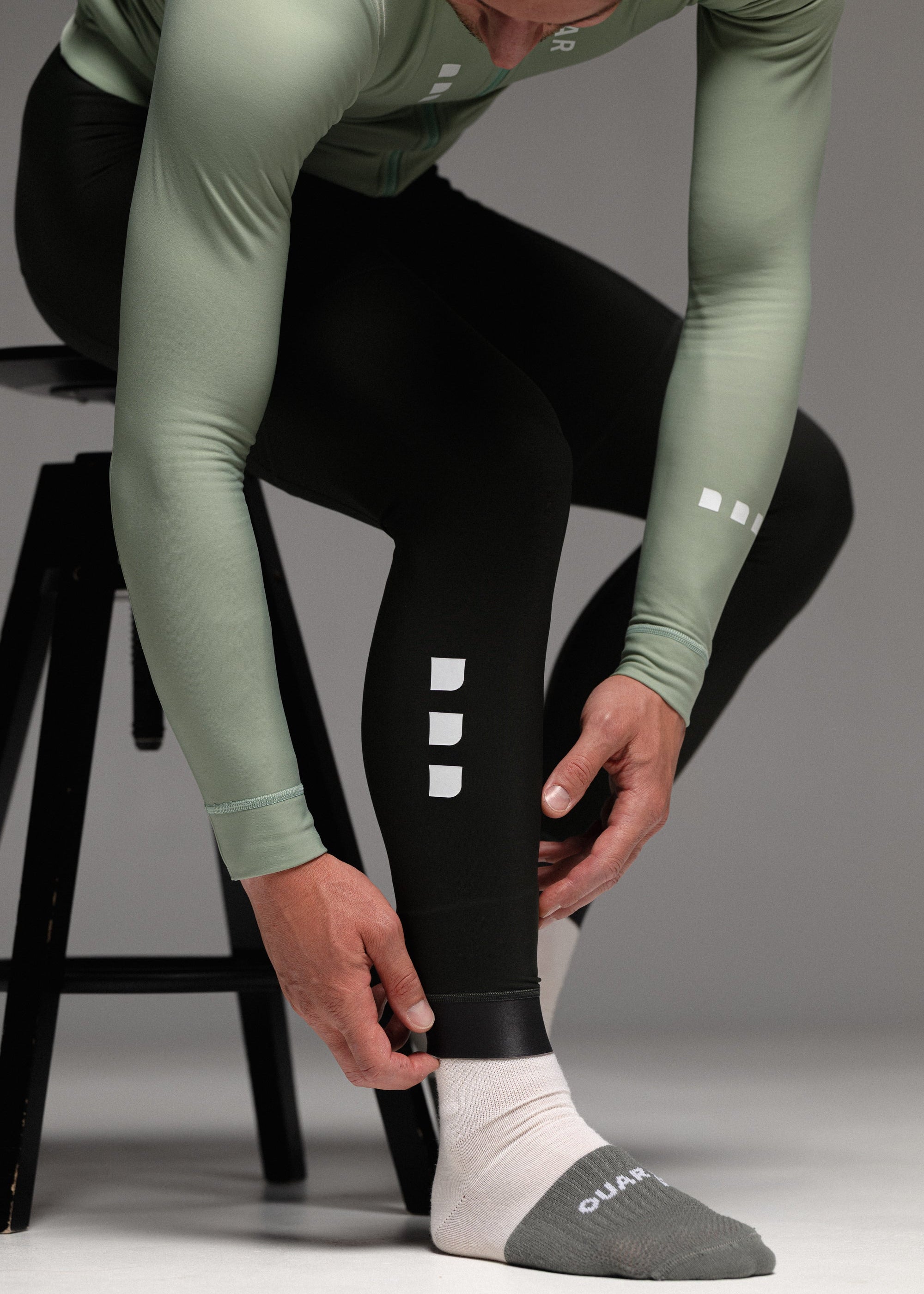 CHILL LS JERSEY + FOREST GREEN LONG BIBS + DEEP OCEAN JACKET + NECK WARMER