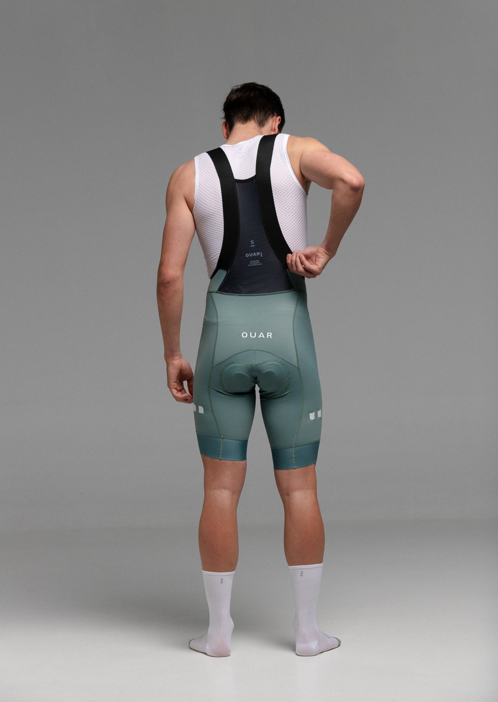 DUSTY MOSS JERSEY + EUCALYPTO BIBS + WHITE/GREY SOCKS