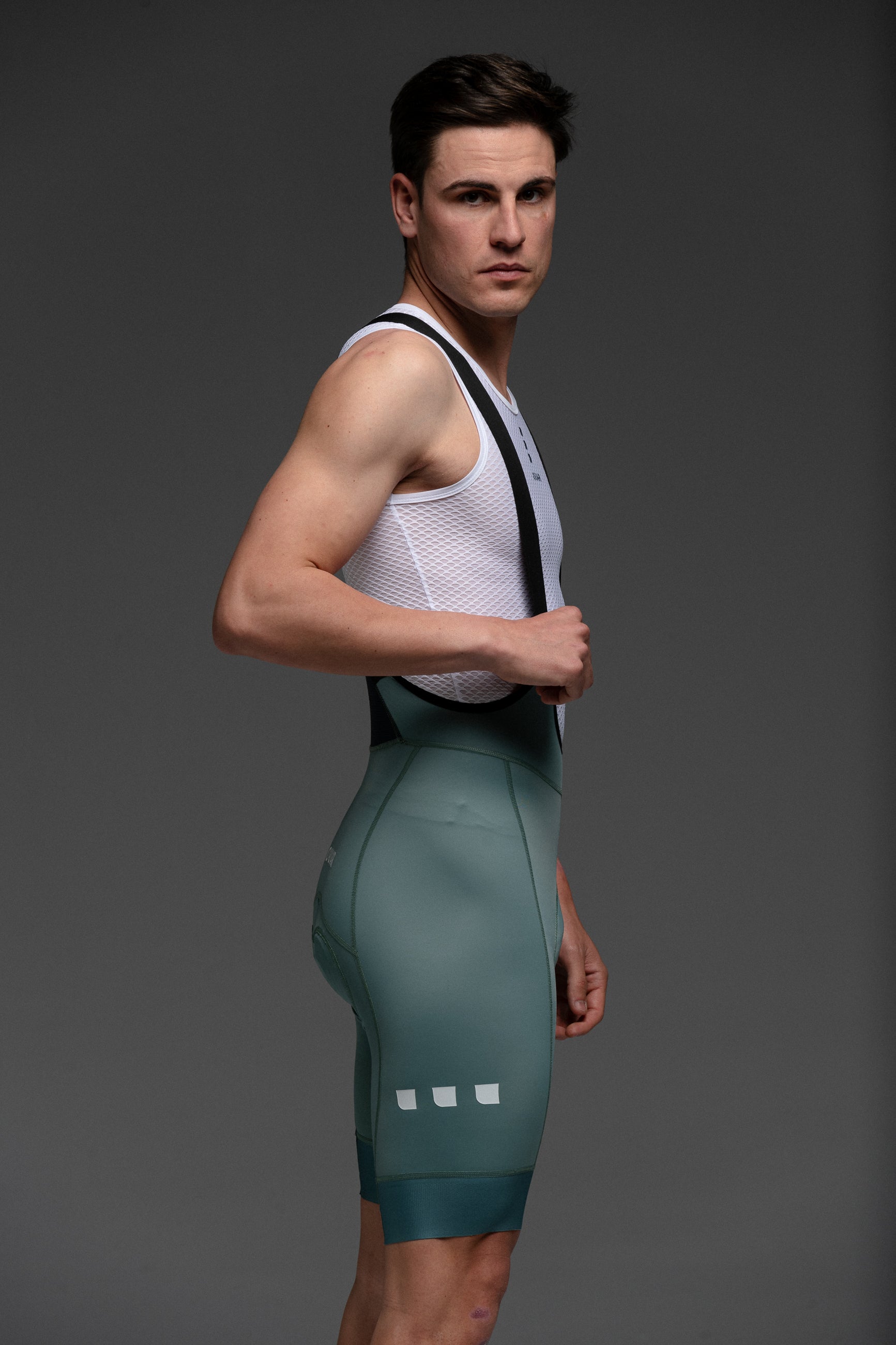 DUSTY MOSS JERSEY + EUCALYPTO BIBS + WHITE/GREY SOCKS