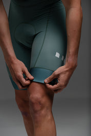 DUSTY MOSS JERSEY + EUCALYPTO BIBS + WHITE/GREY SOCKS