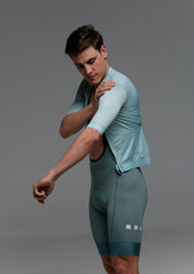 DUSTY MOSS JERSEY + EUCALYPTO BIBS + WHITE/GREY SOCKS